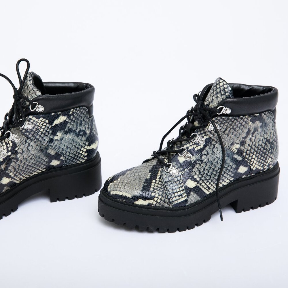 Marc Fisher Genuine Leather Boots Womens 7.5 Nula 2 Snakeskin Embossed Combat - Picture 3 of 8